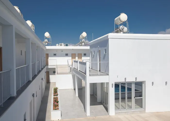  Pavlinia & Apartments